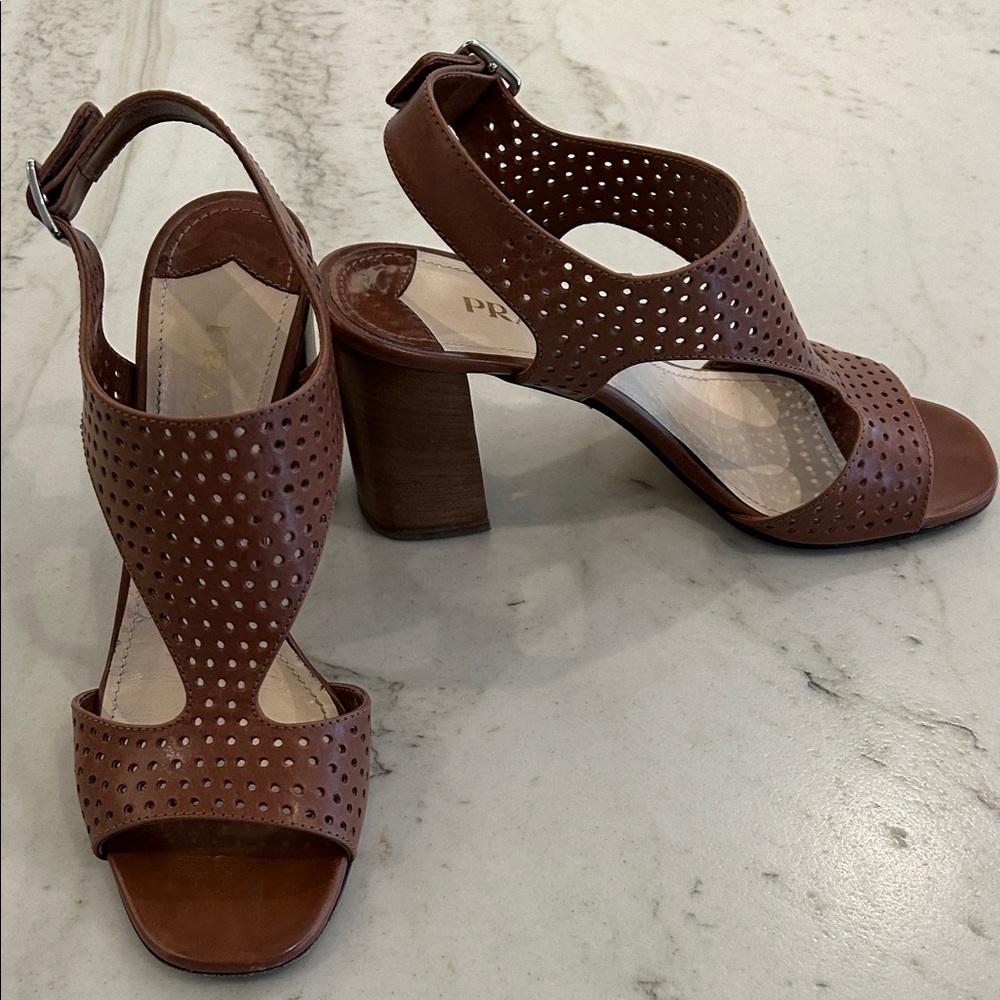 Prada brown sandal size 39.5 perfect condition